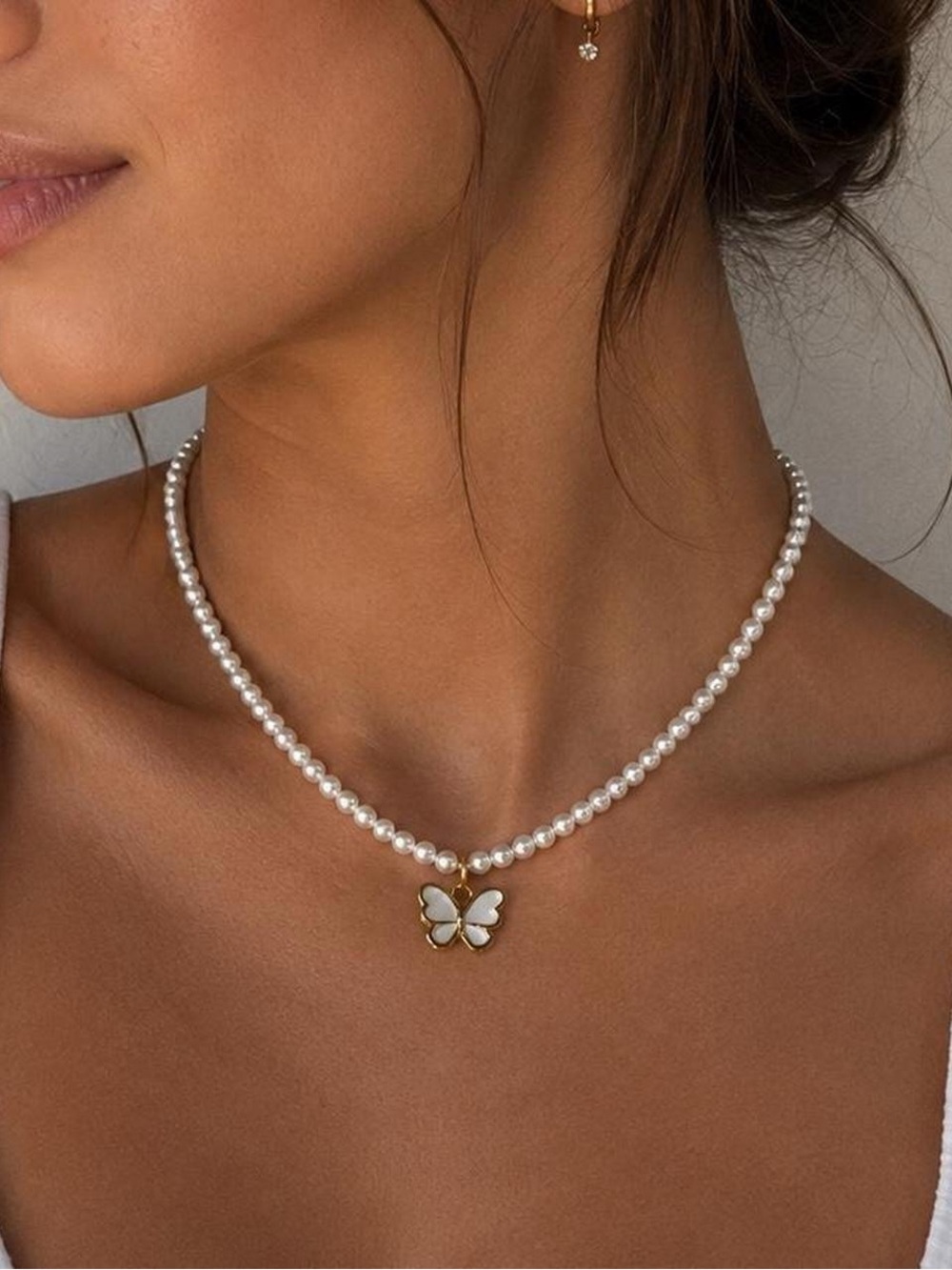 Charming Pearl & Butterfly Choker